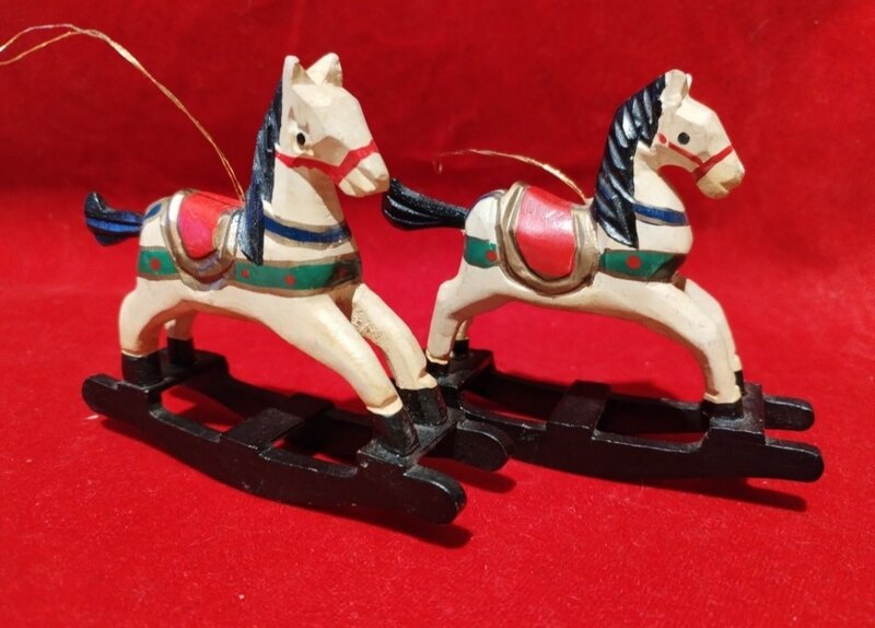 Caluti balansoar de epoca din lemn,