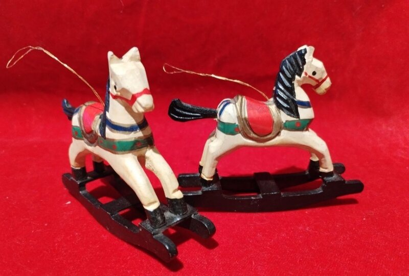 Caluti balansoar de epoca din lemn,